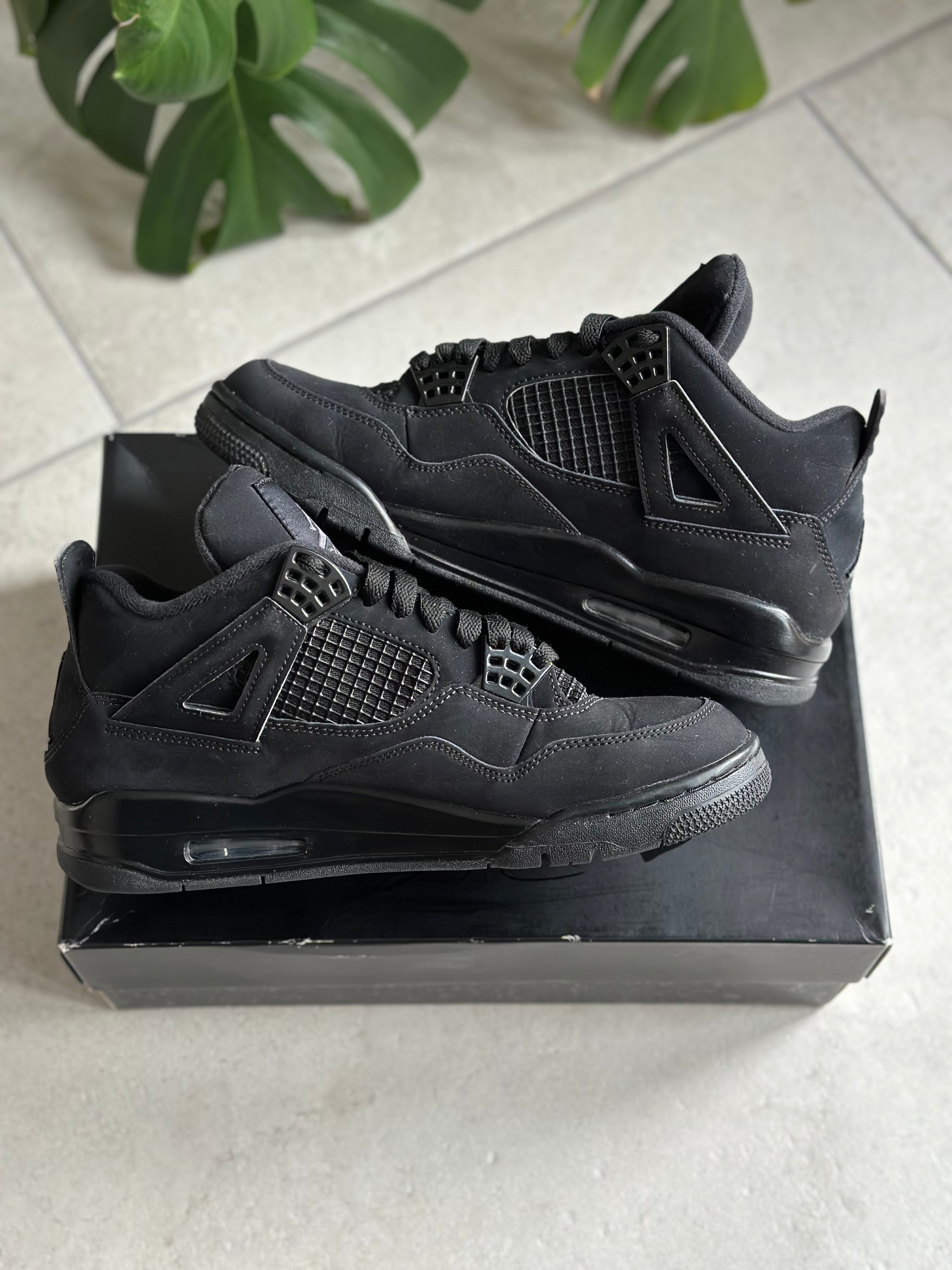 Air Jordan 4 Retro ‘Black Cat’ (Pre-loved) UK 7.5